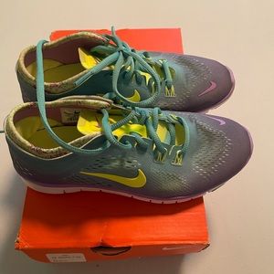 Women’s Nike Free 5.0 True Fit Sneakers Sz 6